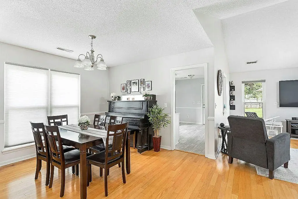 129 Ashton Drive — Photo 4