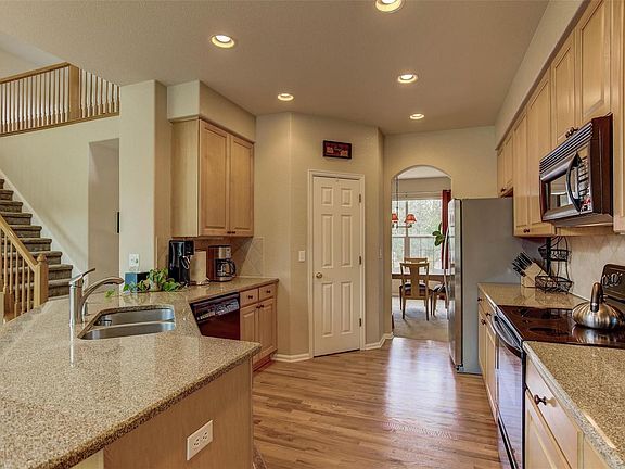 5th image of 807 Brown Squirrel Ln