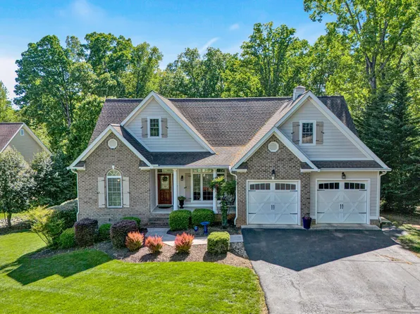 77 Sunview Cir, Moneta, VA 24121