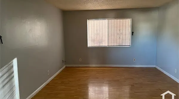 2 bed, 800 sqft, $999 — Photo 2