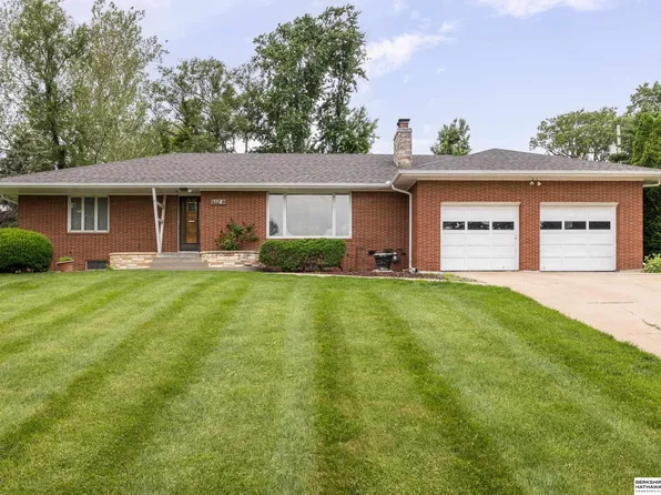320 N 93rd St, Omaha, NE 68114