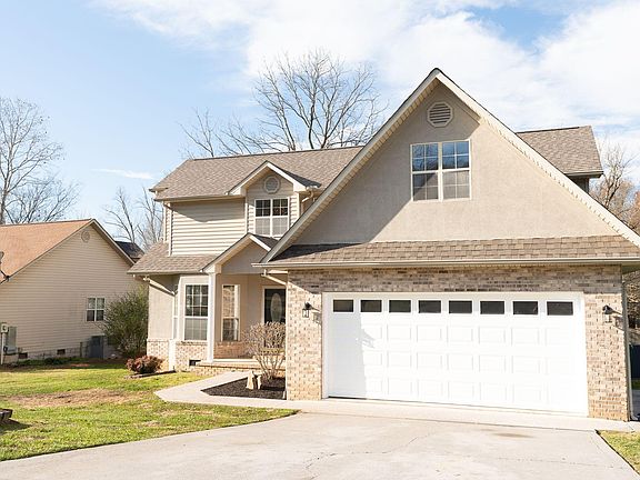 3rd image of 2306 Conners Creek Cir