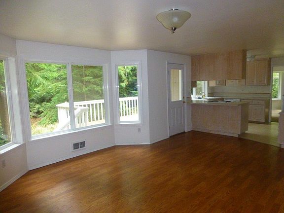 3rd image of 15413 41st Ave NW