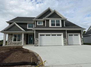 1752 Switchgrass St, Oconomowoc, WI 53066