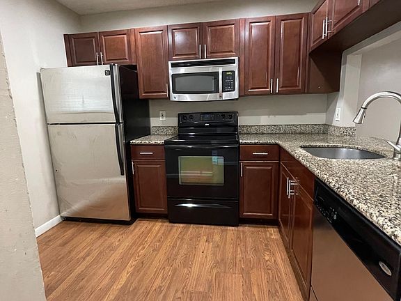 3rd image of 10336 NW 8th St