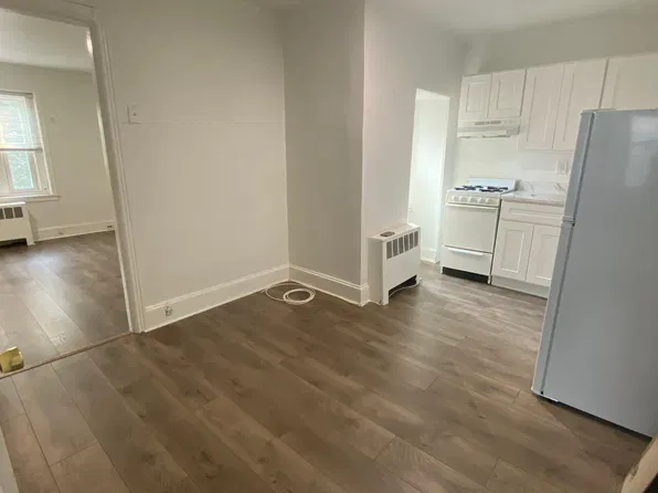 906 S 47th St APT 3F, Philadelphia, PA 19143