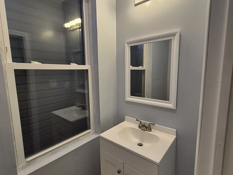 421 Ridgeway St — Photo 5