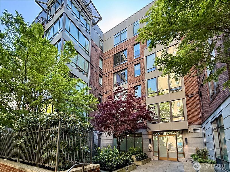 2nd image of 4547 8th Avenue NE #204