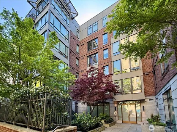 4547 8th Avenue NE #204, Seattle, WA 98105