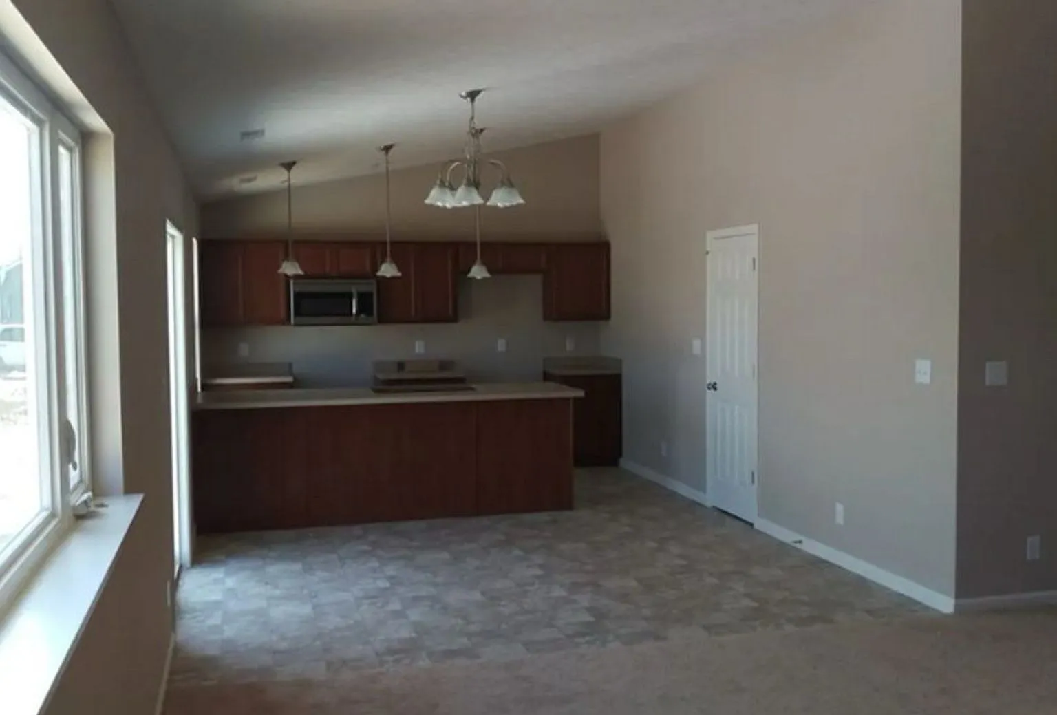 Charming 3-Bedroom Home in West Lafayette with 2-Car Garage & Washer/Dryer — Photo 4