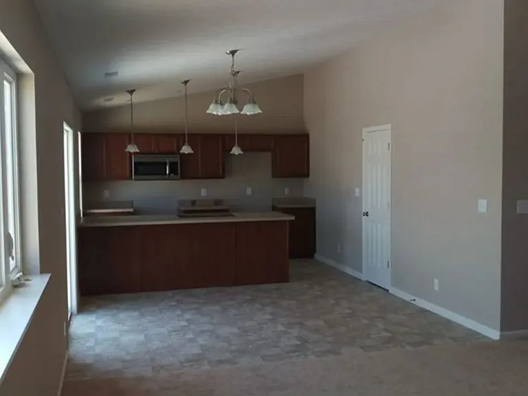 2111 Rutherford Dr — Photo 4