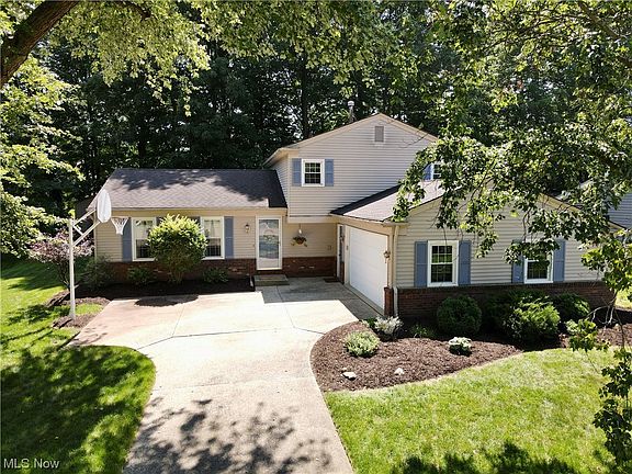 2nd image of 534 Woodlake Dr