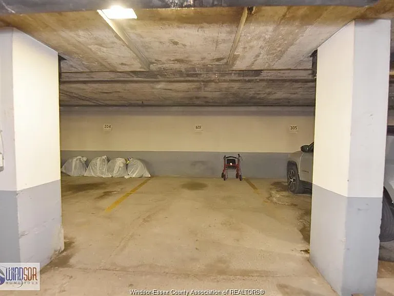 2144 Pelissier St #601 — Photo 36