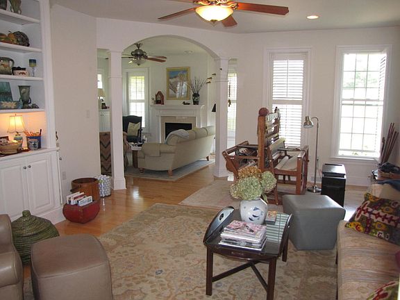 4th image of 102 Linger St