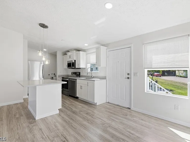 730 Chippewa Trl — Photo 2