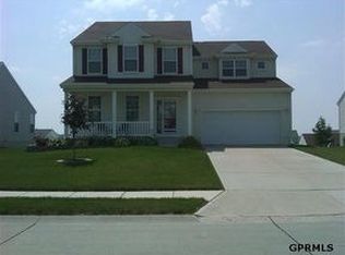 2310 Ridgeview Dr, Papillion, NE 68046
