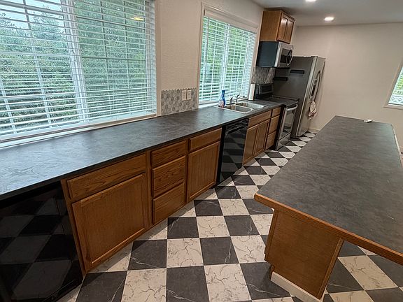 4th image of 378 N Cleveland Ave #3