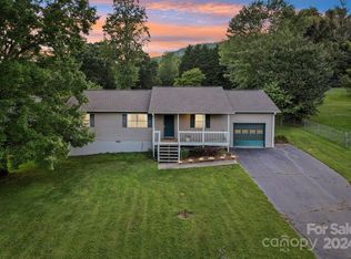 311 Hunters Ridge Dr, Mills River, NC 28759