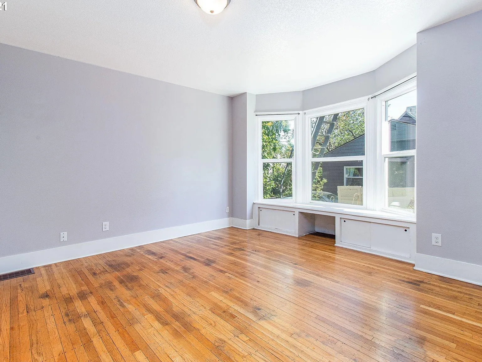7454 N Haven Ave — Photo 4