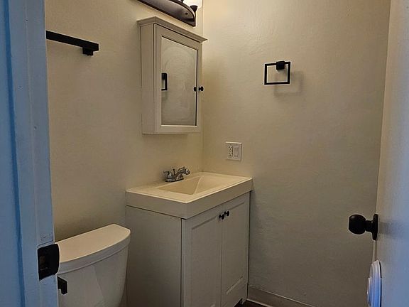 4th image of 1621 Veteran Ave APT 9