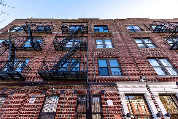 Rented by EXR | media 22