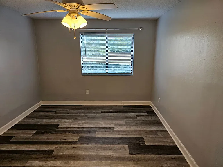 9510 Darien Ave — Photo 8