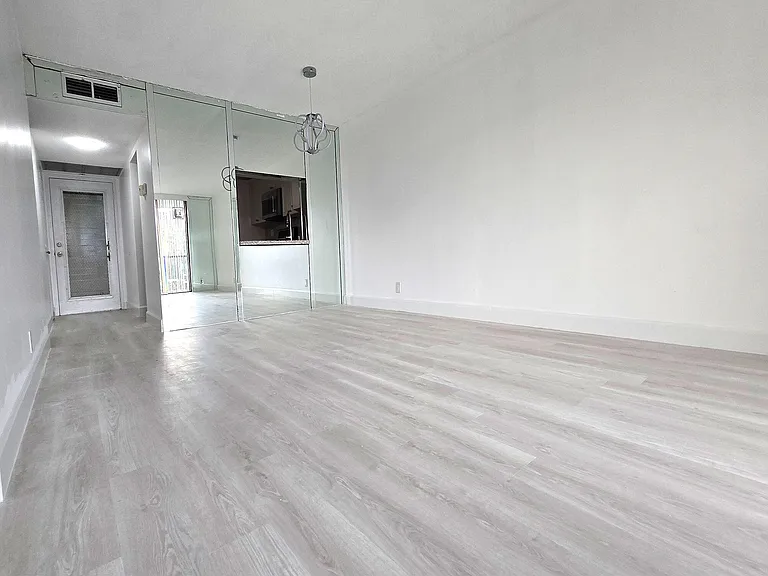 3000 NW 42nd Ave #B302 — Photo 4