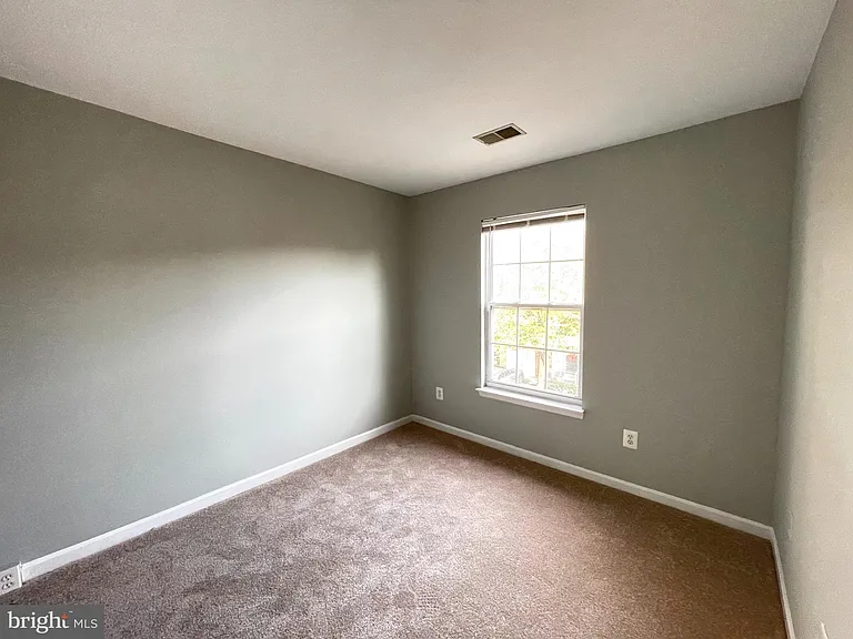 4106 Hazelwood Ct — Photo 11