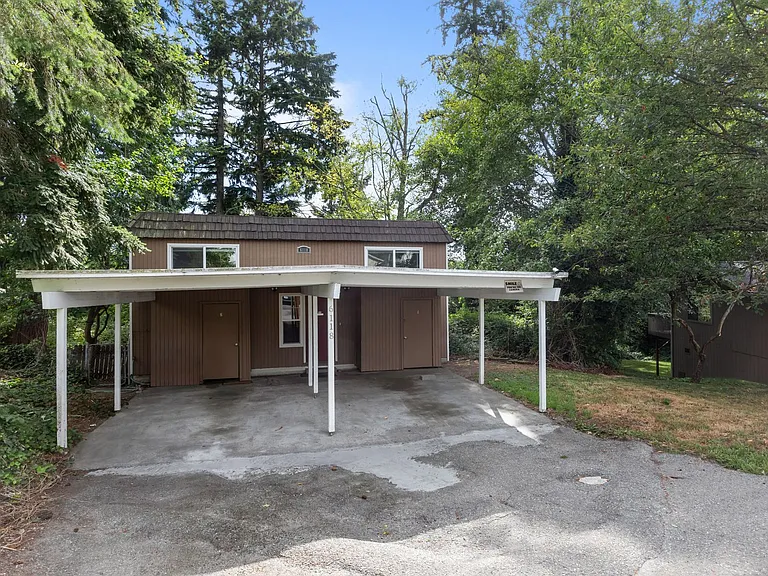 6118 Kenwood Dr — Photo 2