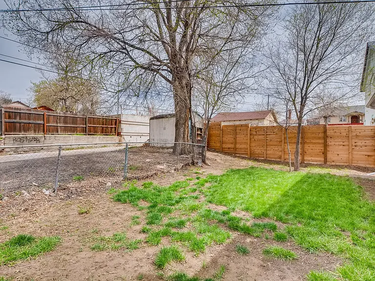 216 S Irving St — Photo 16