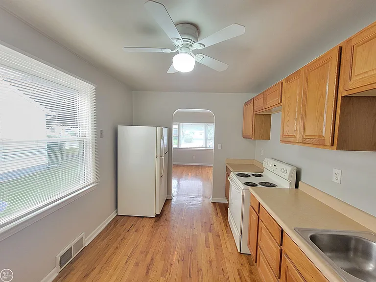3657 Alvina Ave — Photo 9