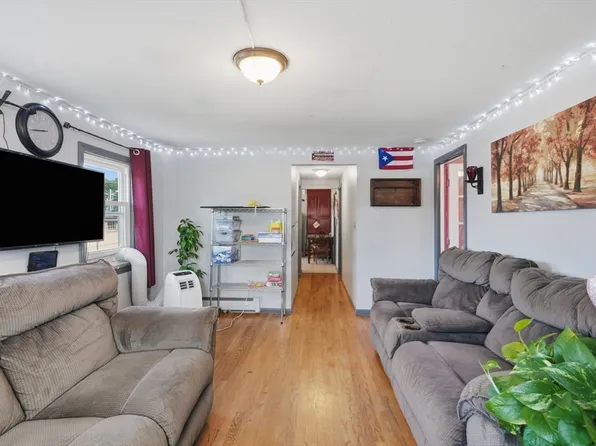218 Calvary St #2, Waltham, MA 02453