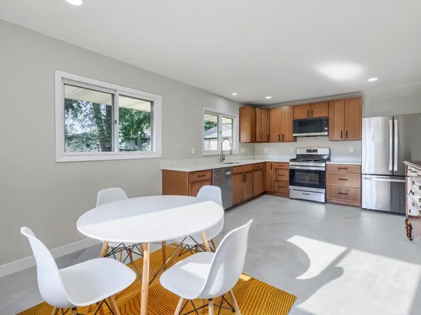 3694 Upper 73rd St E, Inver Grove Heights, MN 55076