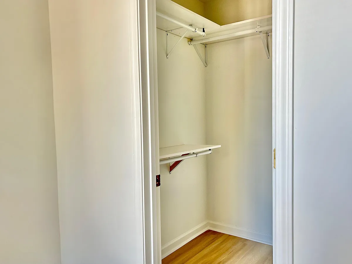 Walk-in Closet - Windproof Way