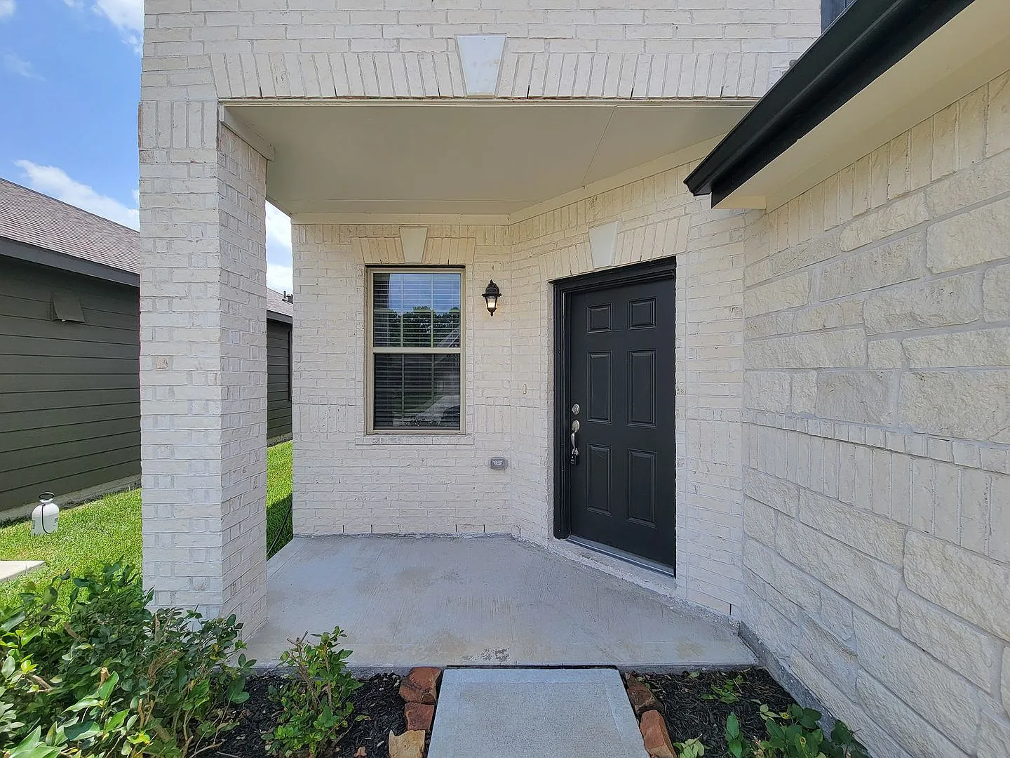 Welcome home to Willowpoint, a charming community in Tomball. This two-story Wilmington II home d... — Photo 3