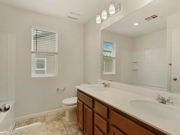 1457 W Woodward Ave — Photo 9