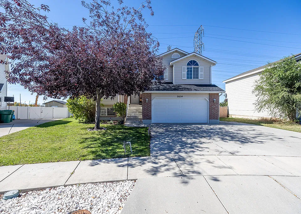 2674-75 N East Lakeview Dr