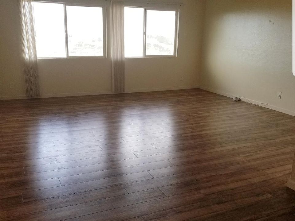 1st image of 550 Clarinada Ave APT 9
