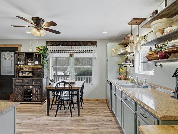 4th image of 146 S Cooper Rd