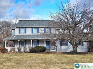 6087 Domarray St, Coopersburg, PA 18036