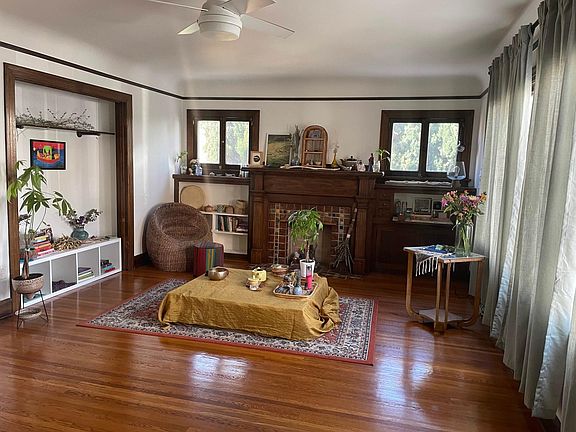 3rd image of 3922 E Broadway