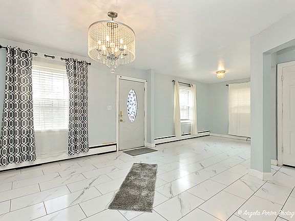 3rd image of 617 Colville Pl
