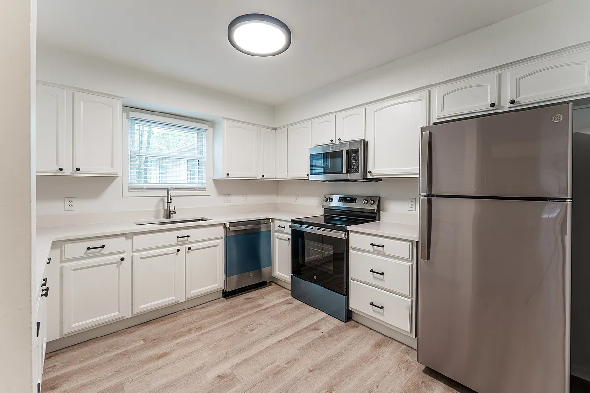 Building Photo - 1606 Dale Cv #B