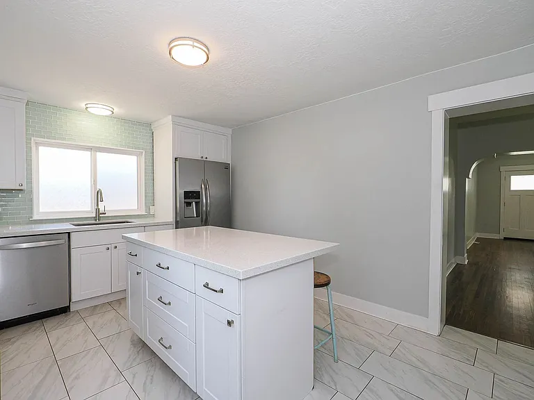 53 N 100 W — Photo 7