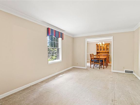 5th image of 2651 Woodberry Dr