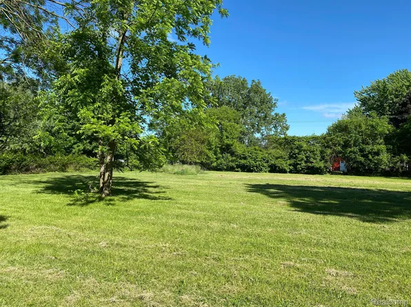 Xx Gildersleeve, South Rockwood, MI 48179