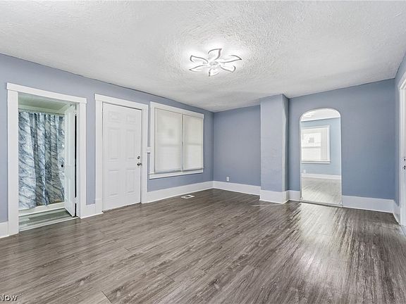 5th image of 912 Essig Ct NW