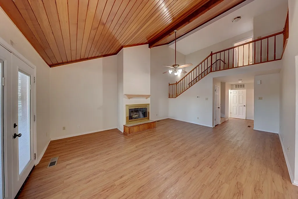 2 bed, 3.0 bath, 1590 sqft, $1,875 — Photo 4