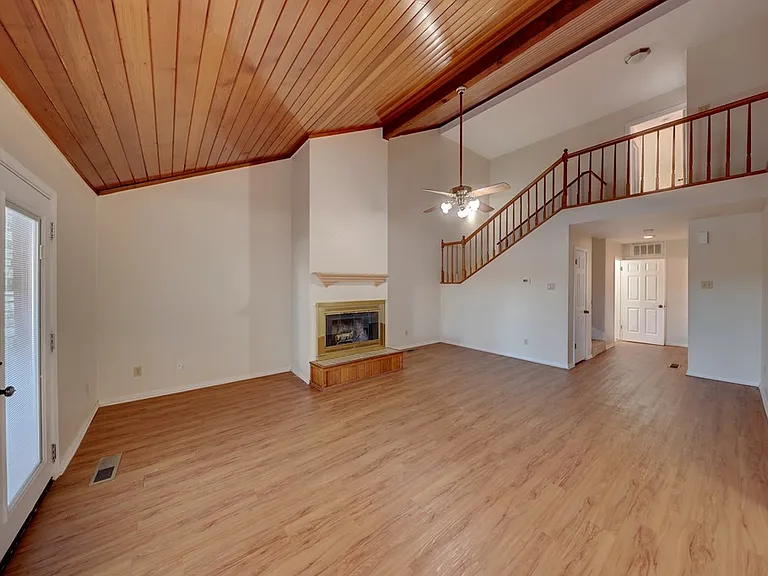 2745 Bandera Hwy — Photo 4