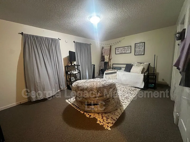 1 bed, 1.0 bath, $500 — Photo 4